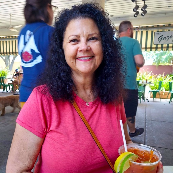 Meet your Posher, Lisa - Picture 1 of 8